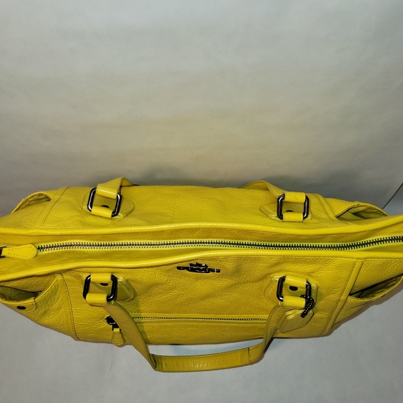 GUC COACH Pebbled Leather Tote - YELLOW - Picture 9 of 12